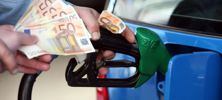 Σε υψηλά επίπεδα παραμένει η τιμή της βενζίνης (EUROKINISSI/ΤΑΤΙΑΝΑ ΜΠΟΛΑΡΗ)